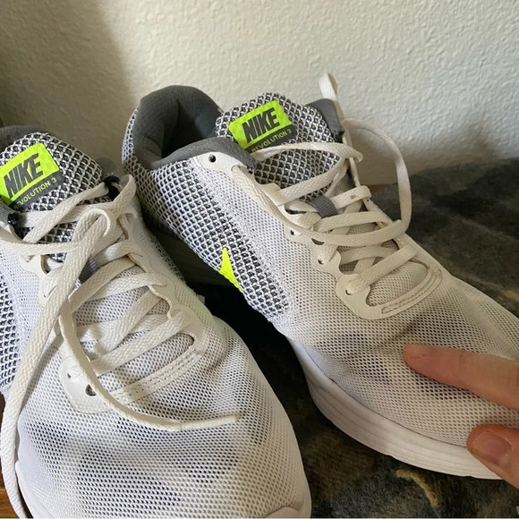Nike Revolution 3 Running Shoe 9.5 White Grey Lime Athletic Everyday Sporty EUC - Picture 7 of 9